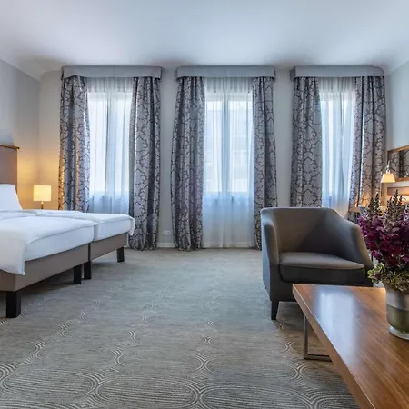 Radisson Blu Schwarzer Bock מלון 4*