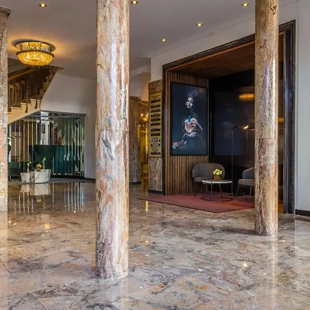 Отель Radisson Blu Schwarzer Bock