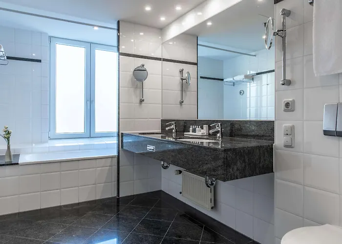 Отель Radisson Blu Schwarzer Bock Висбаден